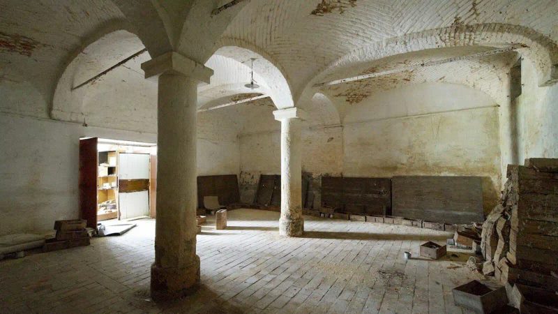 Salle voûtée avec colonnes